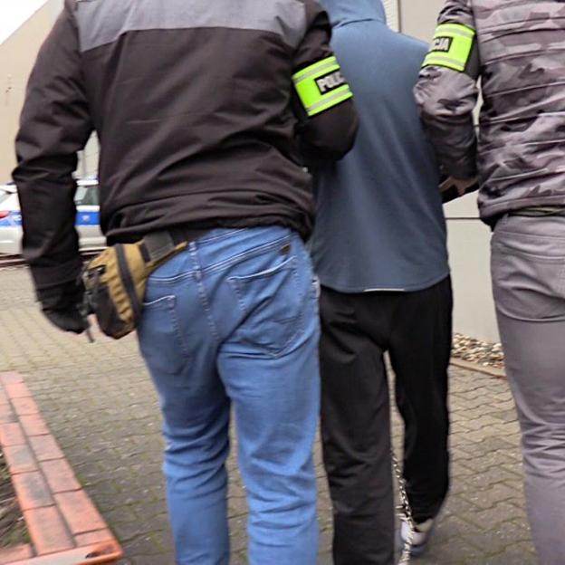 Policjanci zatrzymali mężczyznę, który w internecie nawoływał do zbrodni przeciwko najważniejszym osobom w Polsce