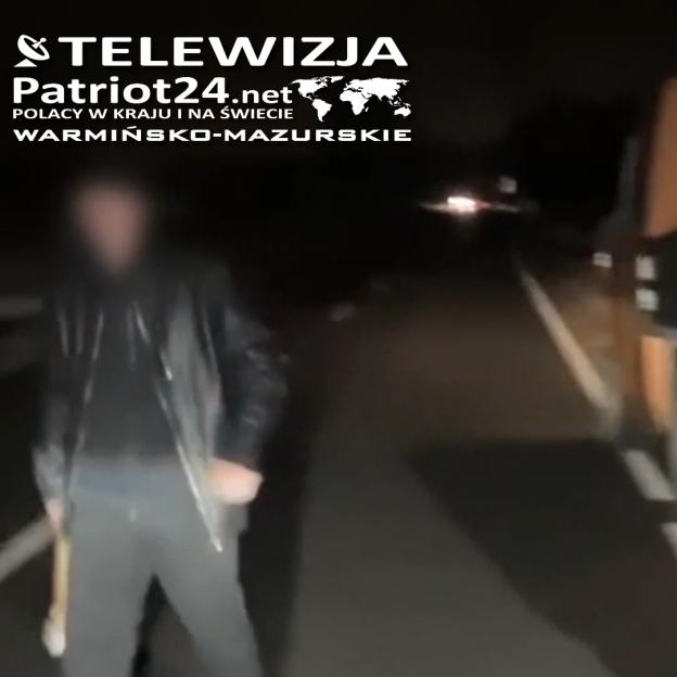 [VIDEO] Agresja drogowa przybiera różne formy. Z piłą łańcuchową ruszyli na innego kierowcę. Zostali zidentyfikowani i zatrzymani